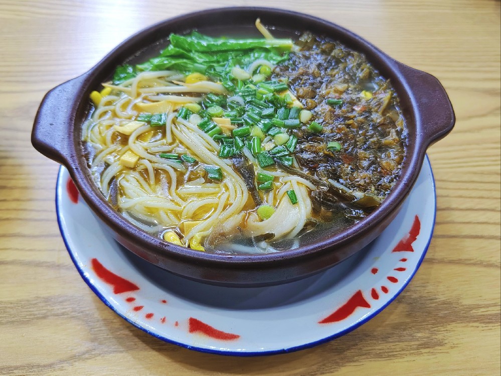 砂鍋米線的做法：簡單易學(xué)，正宗風(fēng)味重口味愛好者必看！