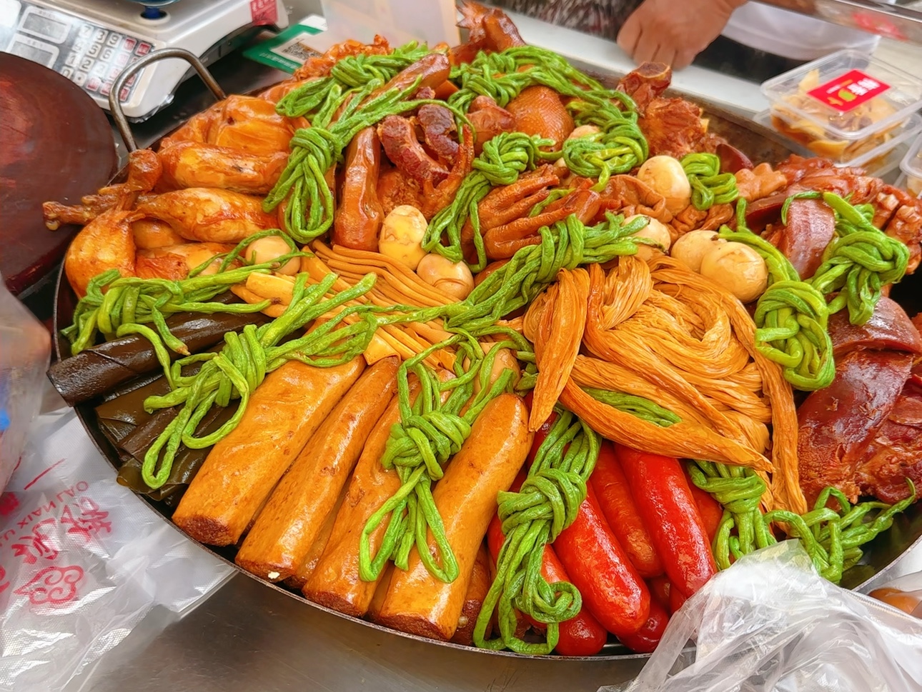 大鍋鹵菜的正宗做法擺攤：想學真技術，別被套路坑了！