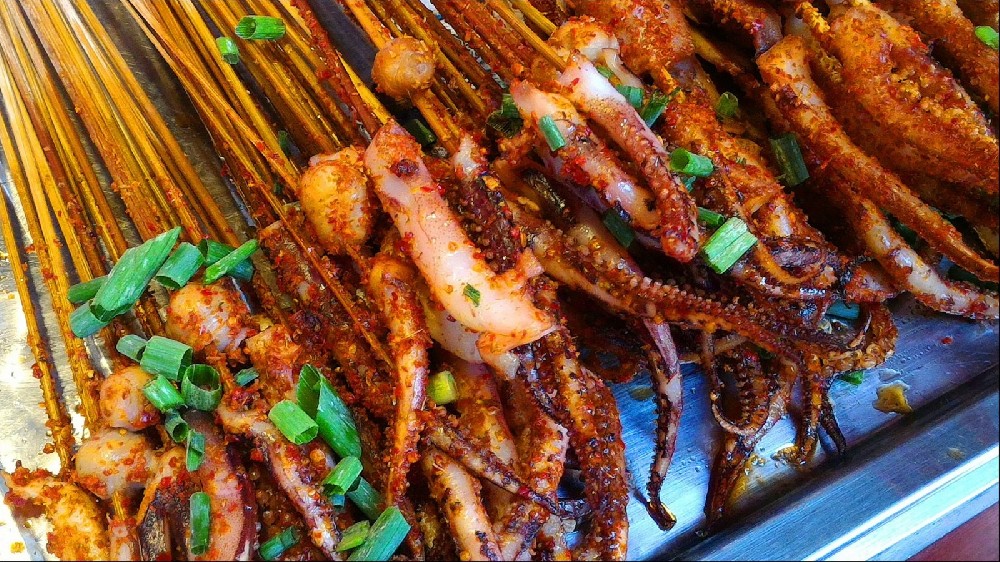 鐵板魷魚賺錢嗎？成本低回本快，小吃創(chuàng)業(yè)就選它！