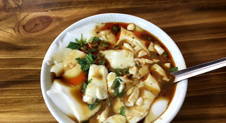 一斤豆子出幾碗豆腐腦？學(xué)技術(shù)真輕松，小本起步也能賺！