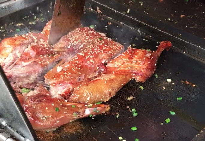 鐵板烤鴨掙錢嗎？利潤空間大不大，創(chuàng)業(yè)靠譜嗎！
