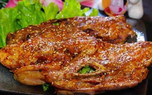 鐵板雞架怎么做才正宗？擺攤配方公開(kāi)，香氣逼人引爆街頭！