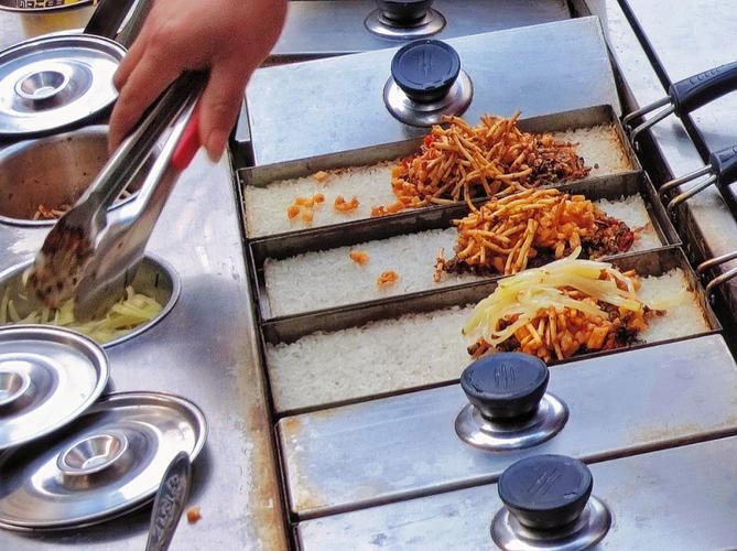 賣鍋巴飯的利潤有多少？成本一目了然，教你快速起步賺錢！