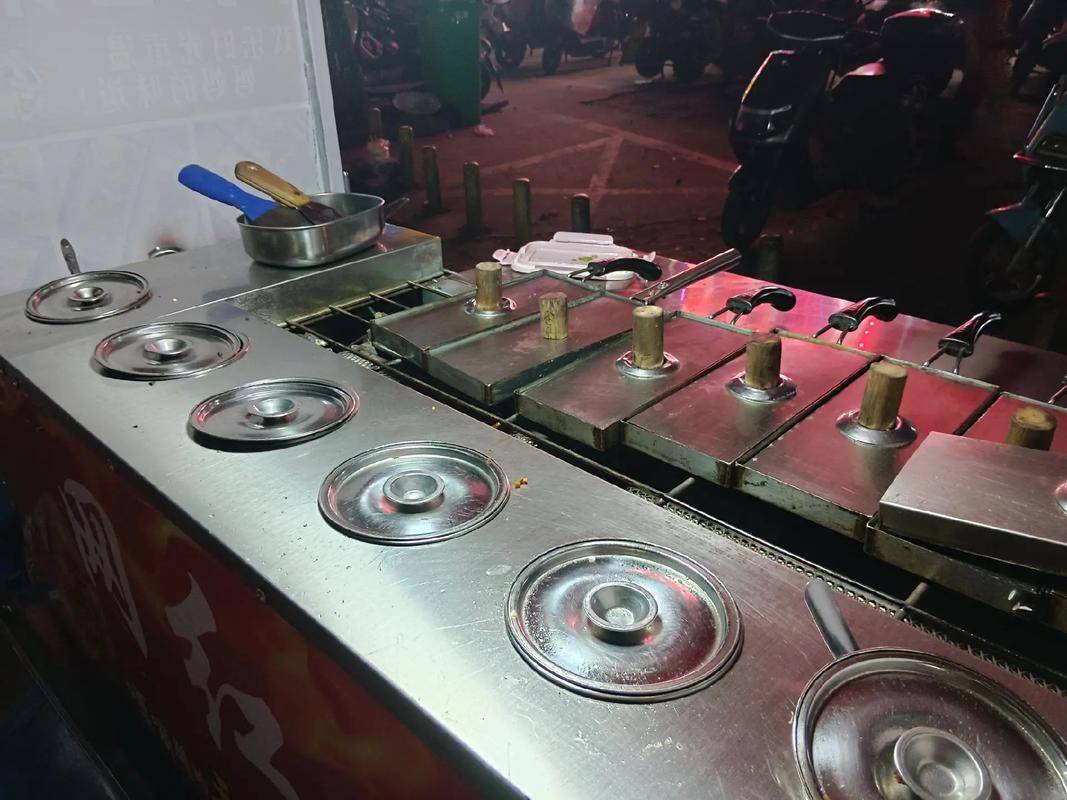 鍋巴飯生意怎么樣？出餐快利潤高，小攤也能干成大買賣！