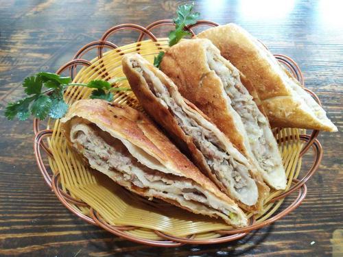 沙鎮(zhèn)呱嗒的傳統(tǒng)做法全解析：從揉面到出攤，手把手教你烙出老魯西風(fēng)味