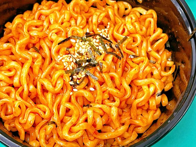 大學(xué)門口擺攤選這些，每天300份不夠賣，創(chuàng)業(yè)穩(wěn)了！