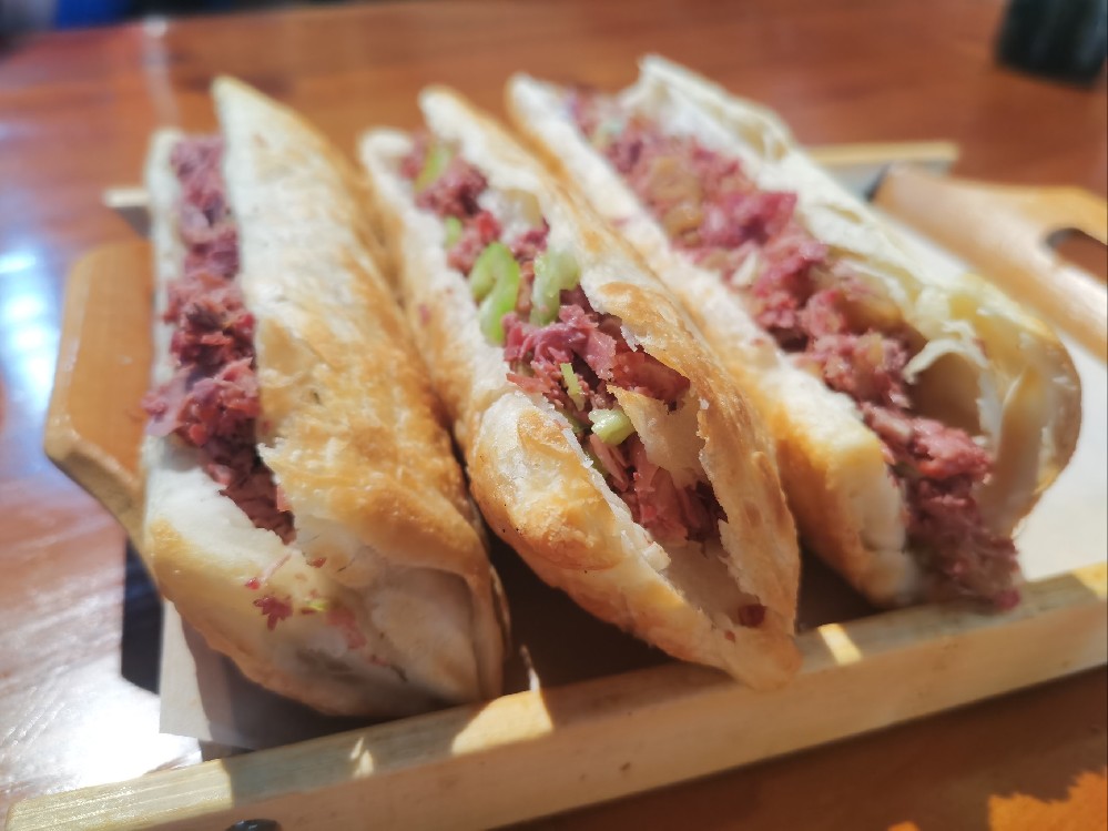 賣驢肉火燒利潤怎么樣？味道抓住人，經(jīng)營細(xì)節(jié)才是關(guān)鍵！