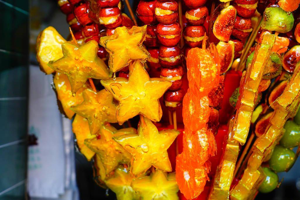 冰糖葫蘆生意好做嗎？從小吃街火爆現(xiàn)象聊開(kāi)店避坑經(jīng)驗(yàn)！