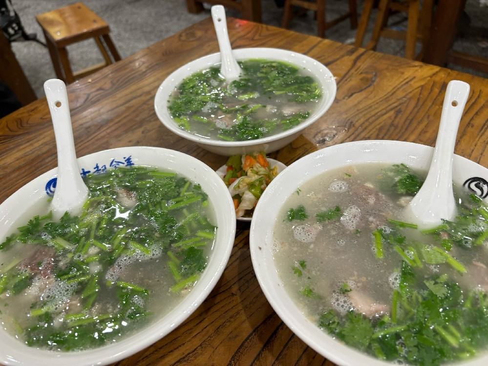 哪里有學做羊湯的？掌握地道湯底秘訣，輕松開出人氣小館！