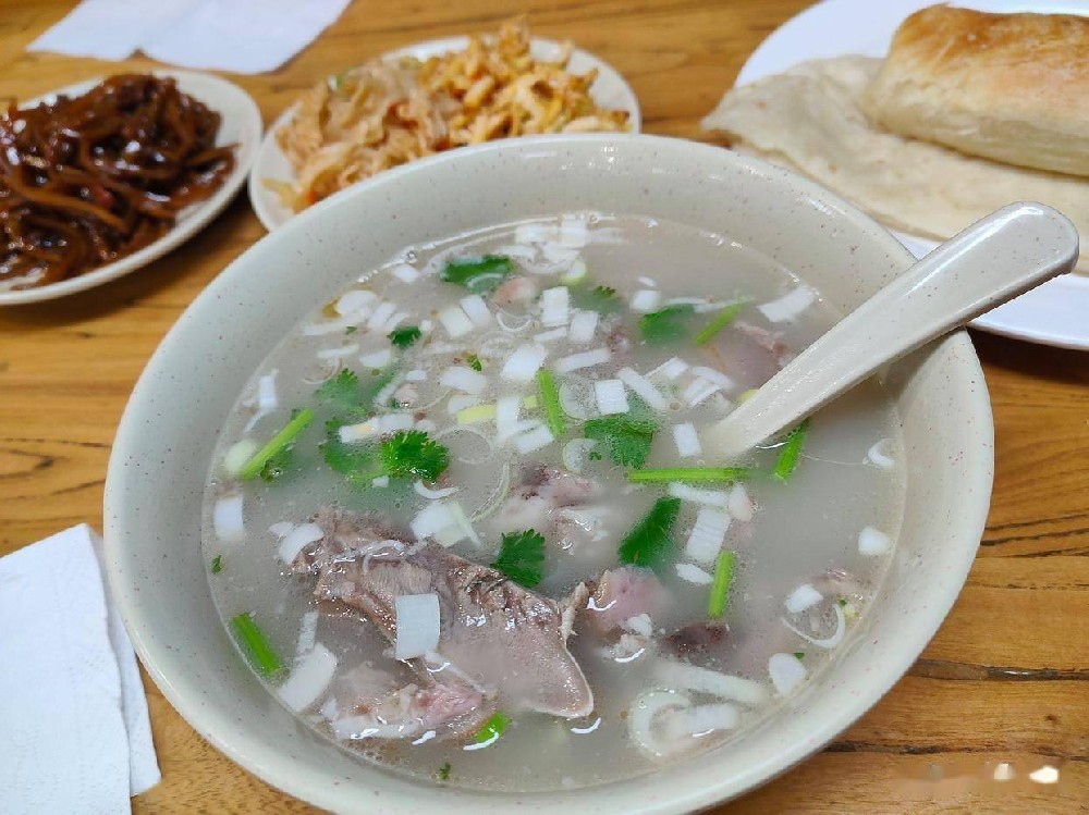 哪里有學做羊湯的？掌握地道湯底秘訣，輕松開出人氣小館！