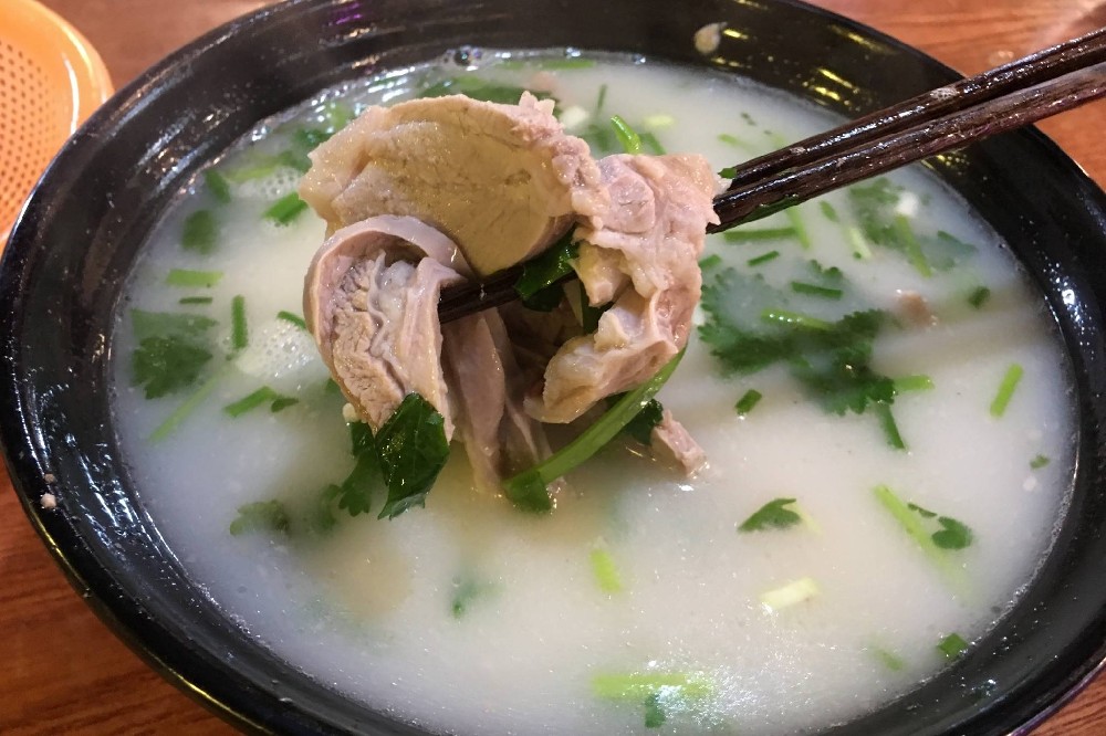 羊湯培訓(xùn)哪里正宗？學(xué)好這碗熱氣騰騰的生意，關(guān)鍵在于這一點(diǎn)！