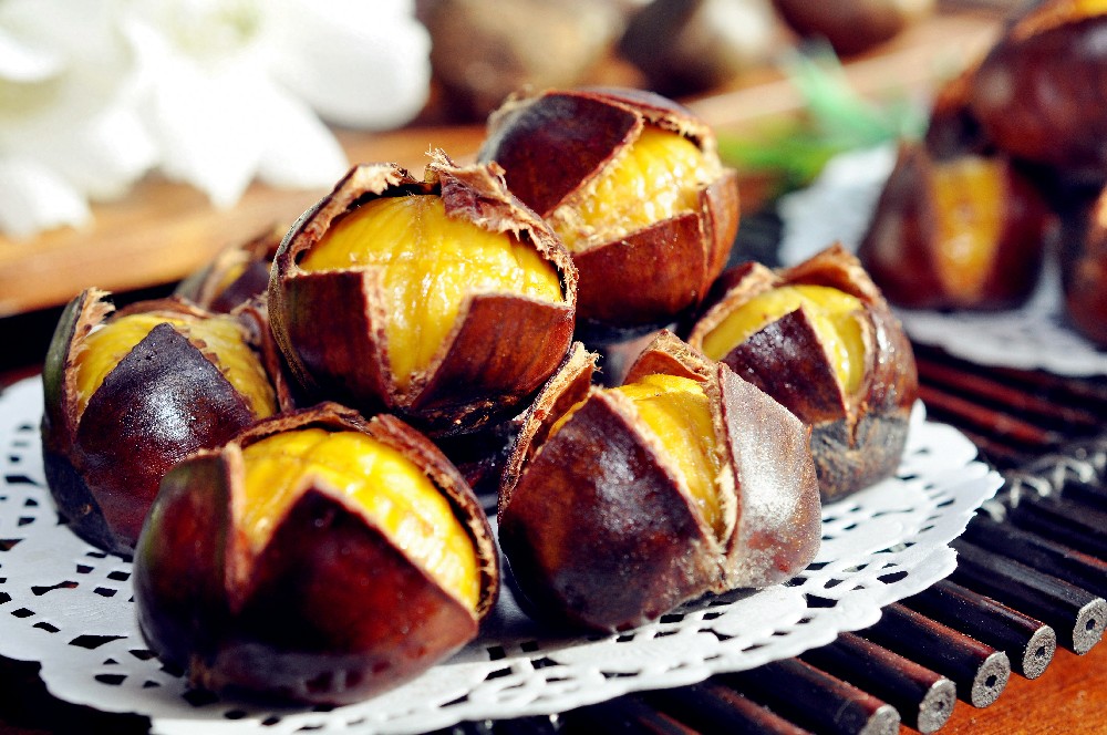 糖炒栗子一年能賺多少錢(qián)？香味飄滿街的小買(mǎi)賣(mài)，背后藏著你想不到的門(mén)道！