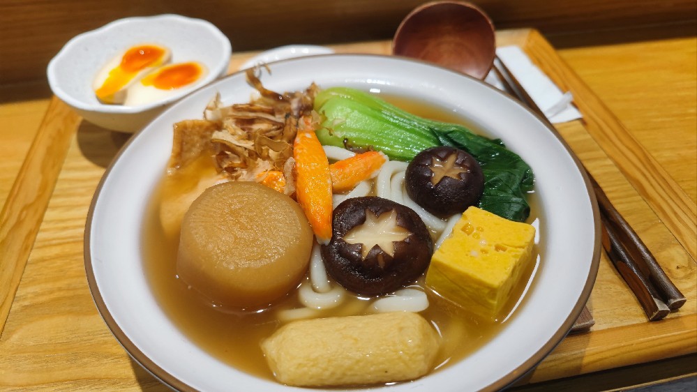 關東煮擺攤做法教程？做法簡單利潤穩(wěn)，夜市創(chuàng)業(yè)這樣干更靠譜！