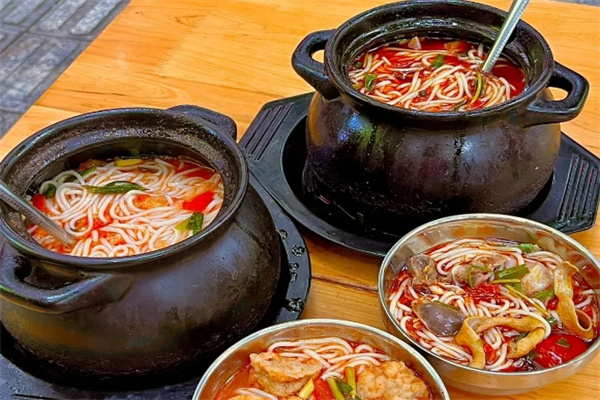 正宗罐罐米線哪里學(xué)？做法簡單味道正，擺攤開店都能輕松起步！