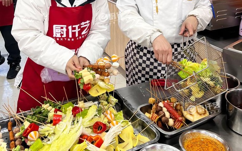 新手賣炸串需要準備什么？從技術(shù)到運營，學會這些技巧你也能快速上手