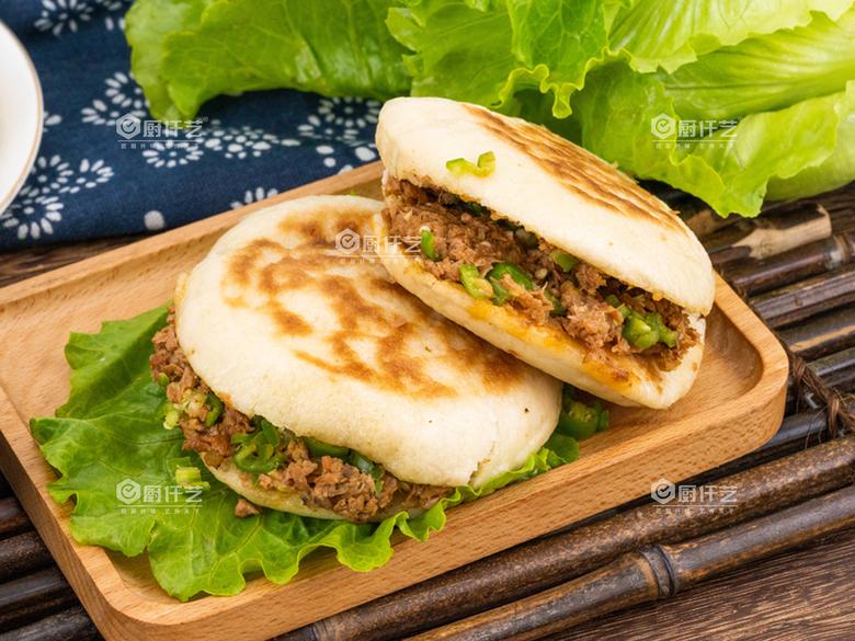 學(xué)做肉夾饃難不難？很多人做出來(lái)總差點(diǎn)味道，其實(shí)問(wèn)題往往出在這幾個(gè)細(xì)節(jié)